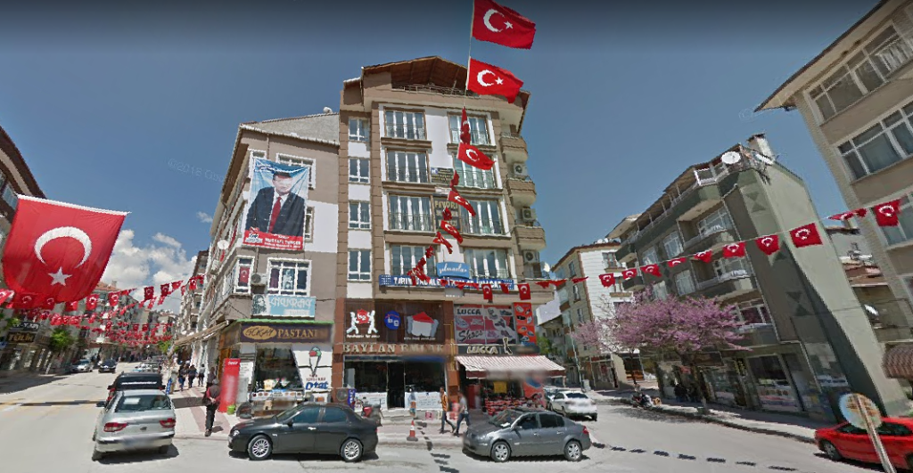 Eskiden kafenin bulunduğu yol ağzı, Merzifon 2015. Google Maps’ten.