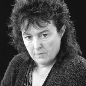 "Küçük karga, ona kalsa kartalı kıskanıyordu." | Carol Ann Duffy'den bir şiir (Çeviren: Ahmet Aktaş, Editör: Donat Bayer)