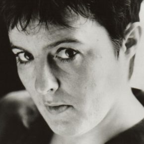 "hangi küçük kız tutkuyla sevmez bir kurdu ne de olsa?" | Carol Ann Duffy’den bir şiir (Çeviren: Ahmet Aktaş, Editör: Donat Bayer)